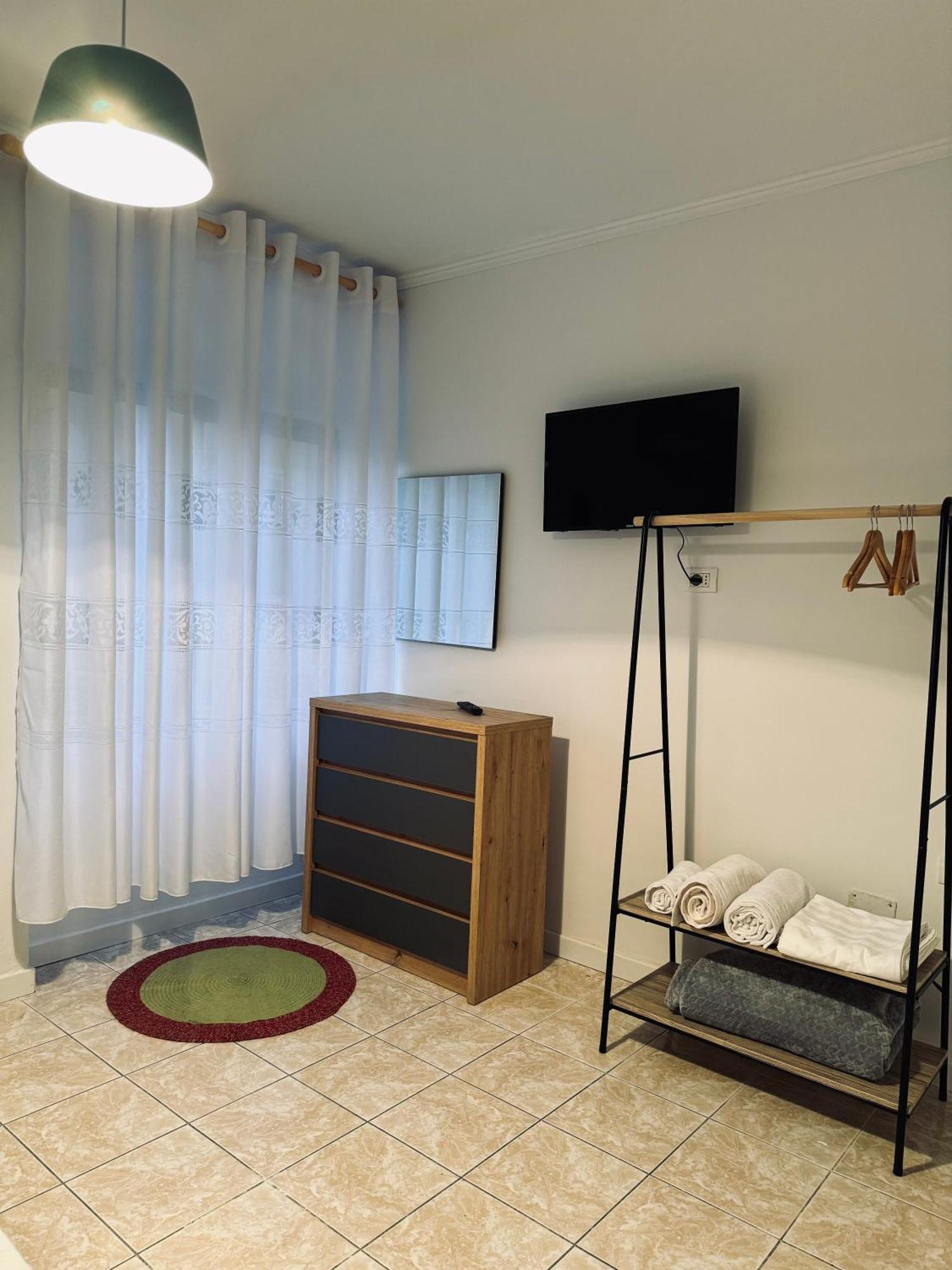 Hi5 Rooms Tirana Exteriör bild